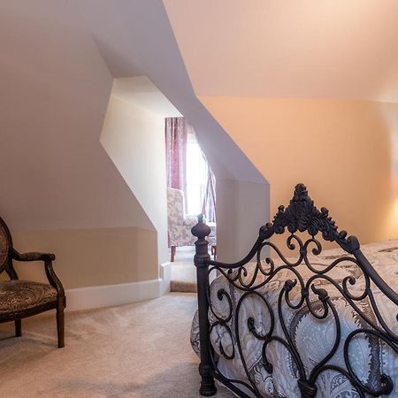 Dennison Street Inn, B & B コロニアル・ビーチ エクステリア 写真