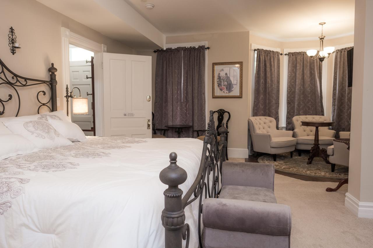 Dennison Street Inn, B & B コロニアル・ビーチ エクステリア 写真