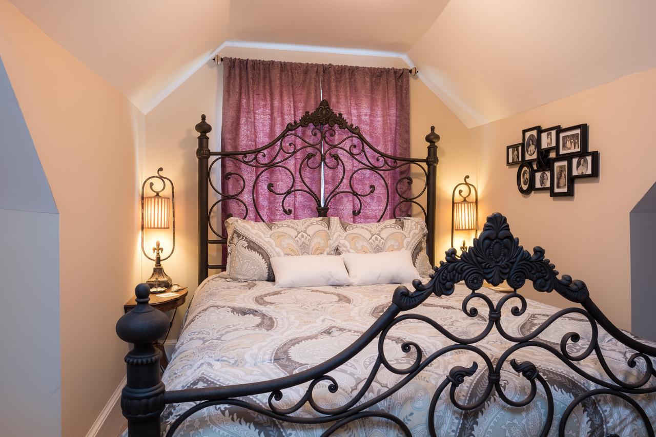 Dennison Street Inn, B & B コロニアル・ビーチ エクステリア 写真