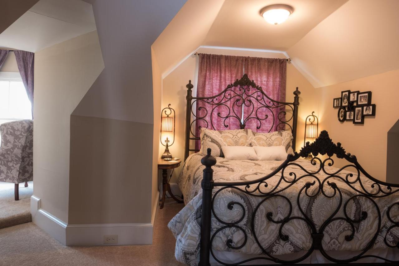 Dennison Street Inn, B & B コロニアル・ビーチ エクステリア 写真